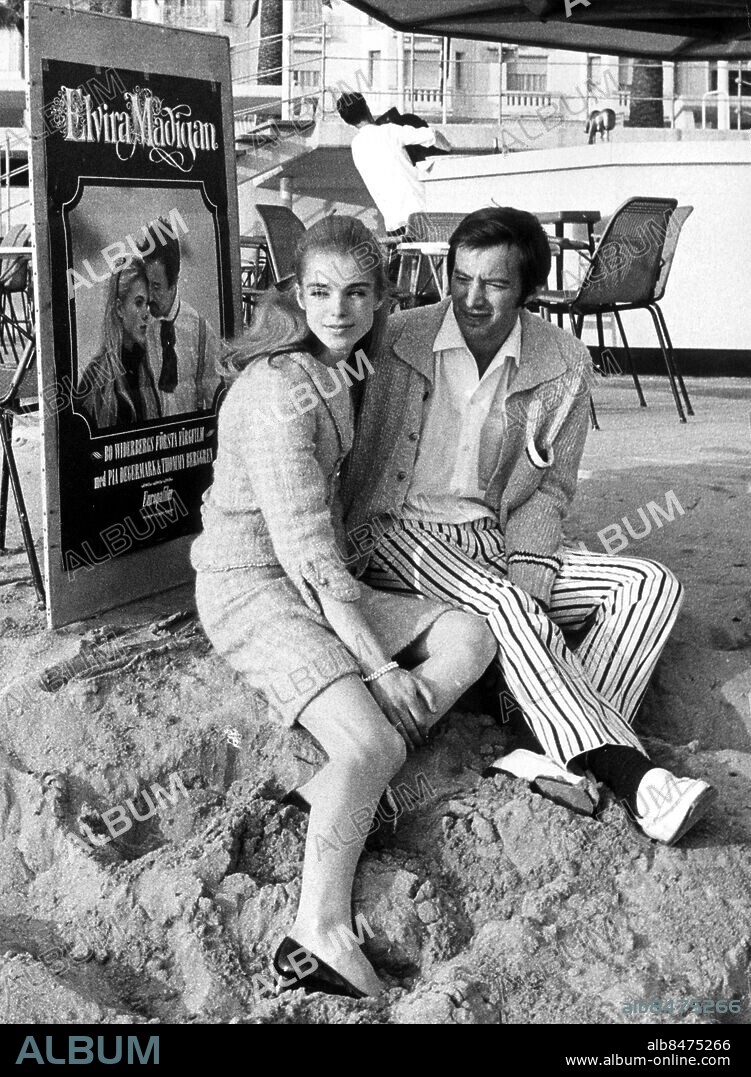 Thommy Berggren och Pia Degermark vid filmfestivalen i Cannes 1967 /. de har huvudrollerna i Bo Widerbergs film Elvira Madigan. Film Festivaler Cannes 1967 / . Film Elvira Madigan /. Berggren Thommy skådespelare Sit / Degermark Pia skådespelare . Foto: Sydsvenskan / IBL Bildbyrå.