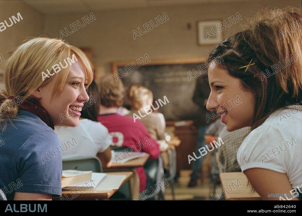 HILARY DUFF and VANESSA LENGIES in THE PERFECT MAN, 2005, directed by MARK ROSMAN. Copyright UNIVERSAL STUDIOS / GIRAUD, SOPHIE.