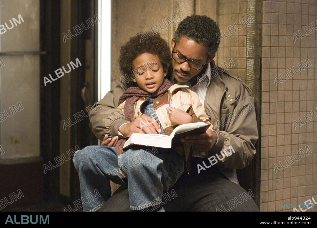 JADEN SMITH and WILL SMITH in THE PURSUIT OF HAPPYNESS, 2006, directed by GABRIELE MUCCINO. Copyright OVERBOOK ENTERTAINMENT/ESCAPE ARTISTS/COLUMBIA PICTURES CORP / ROSENTHAL, ZADE.