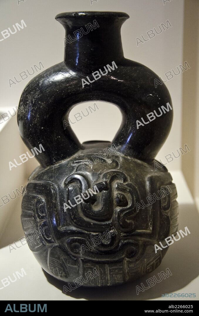 Ceramic vessel Chavín culture 900 BC-200 BC Perú.
