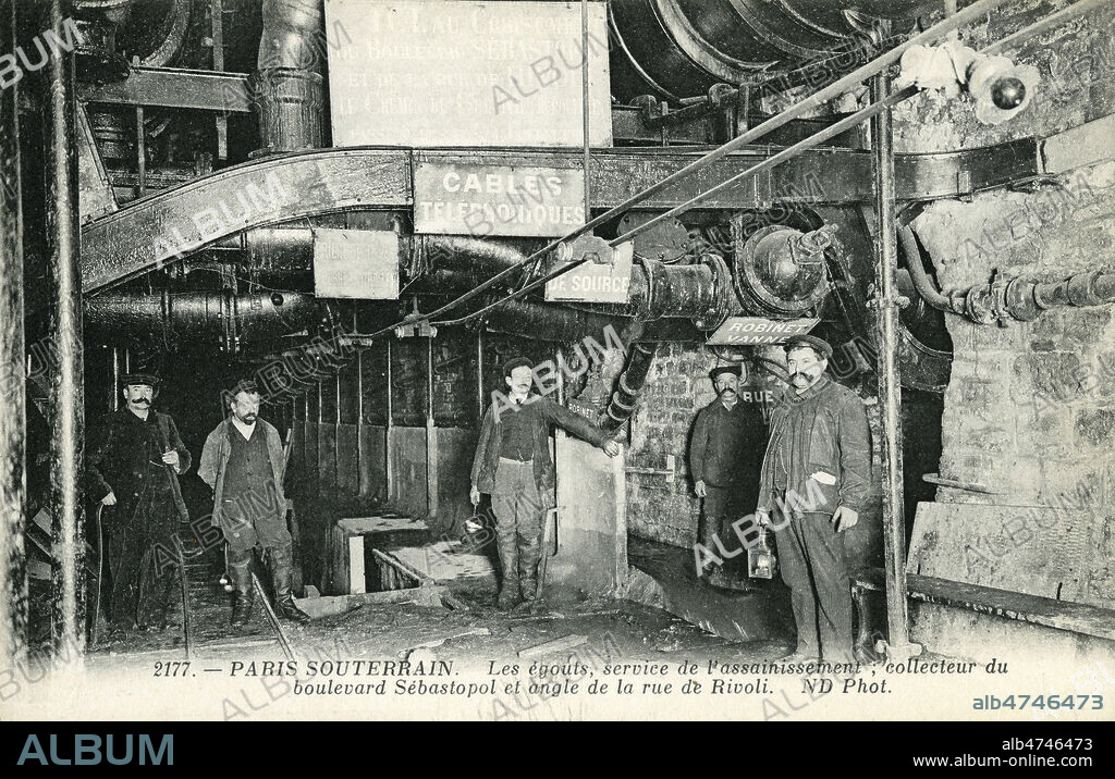 Paris souterrain. Les egouts. service de l'assainissement. Collecteur du Boulevard Sebastopol et angle de la rue de Rivoli. Photographie anonyme pour une carte postale vers 1905. Credit : Collection IM/KHARBINE-TAPABOR.
