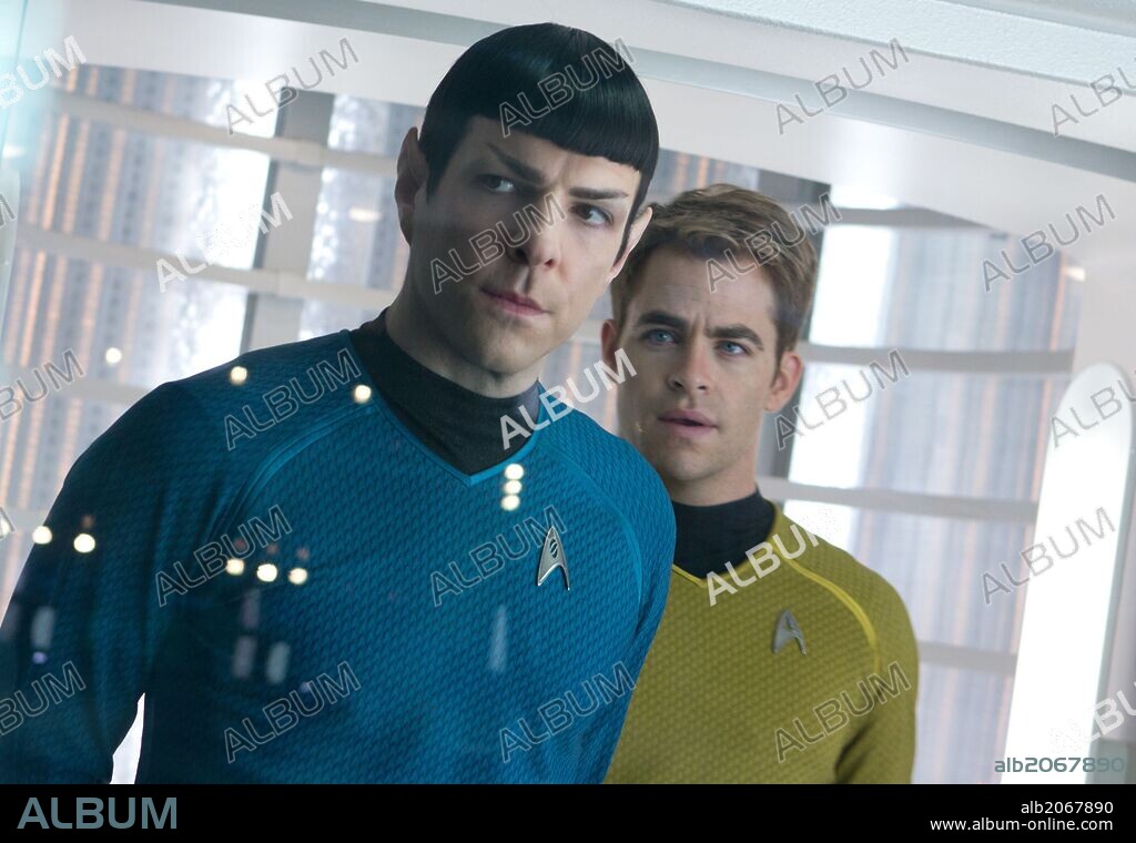 CHRIS PINE und ZACHARY QUINTO in STAR TREK: INTO DARKNESS, 2013, unter der Regie von J. J. ABRAMS. Copyright PARAMOUNT PICTURES.
