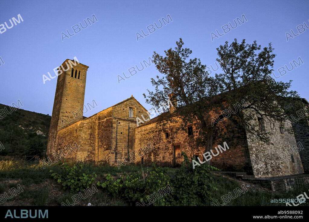 Iglesia romaníca de San Pedro . Lárrede. Serrablo.Huesca.España.