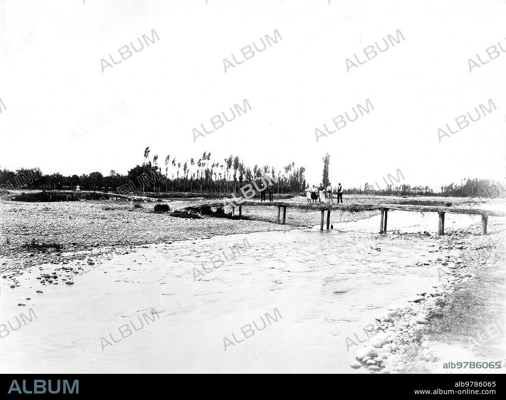 1910. El puente del príncipe Alfonso pío en Alberite. Puente de Matas que Existía sobre el río Fregua, en el sitio donde ha Sido Construido el puente nuevo.