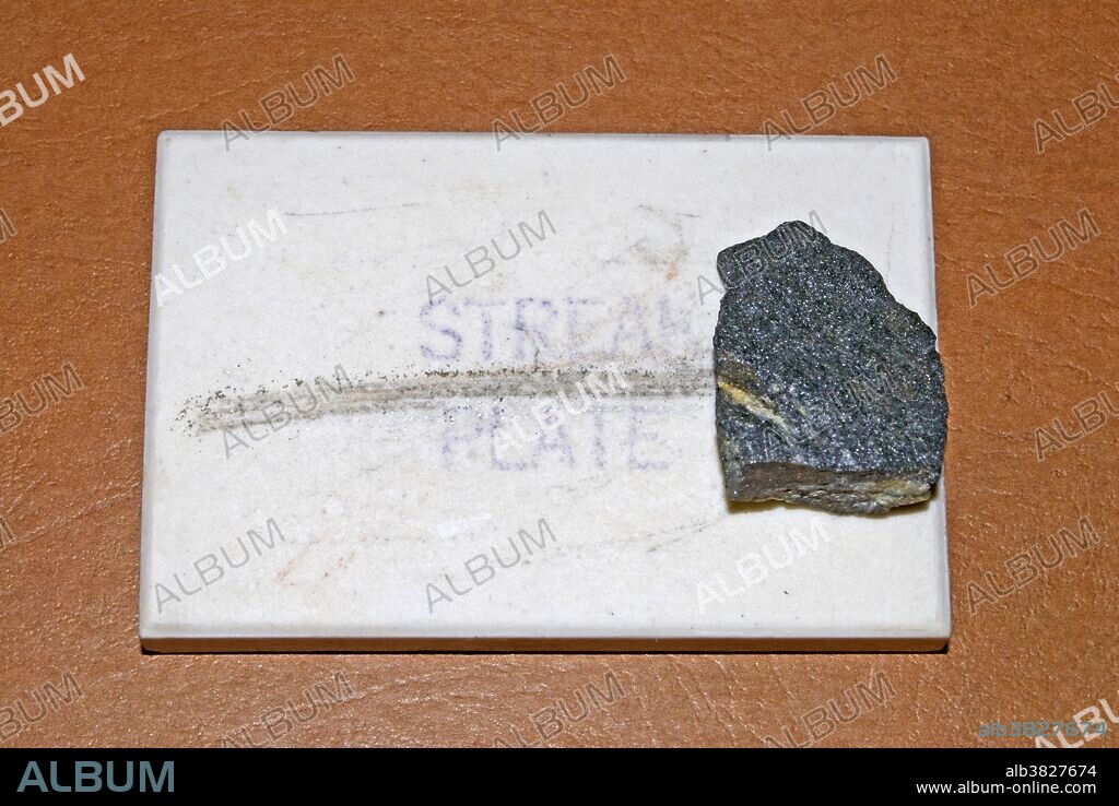 Streak plate test of the mineral magnetite.