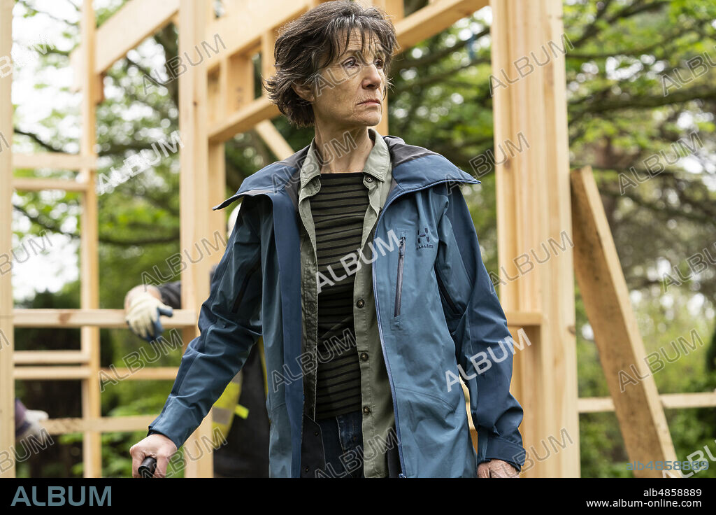 HARRIET WALTER dans HERSELF, 2020, réalisé par PHYLLIDA LLOYD. Copyright BBC FILMS/BFI/ELEMENT PICTURES/MERMAN FILMS/SCREEN IRELAND.