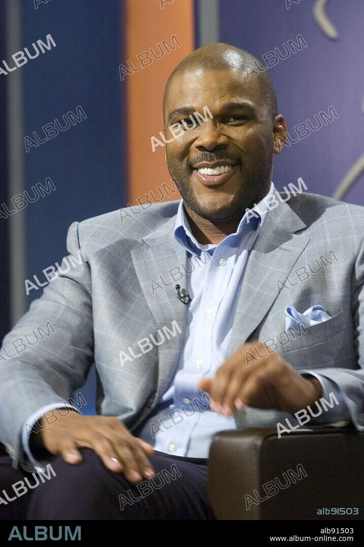 TYLER PERRY. May 31, 2007; ATLANTA, GA - MAY 31: Actor-director Tyler Perry on the set of his internet-only Tyler Perry Show at a studio in Atlanta, Georgia on Thursday, May 31, 2007. Perry's show House of Payne is premiering on TBS on June 6th. (Photo by Erik S. LessYork Times). 31/05/2007