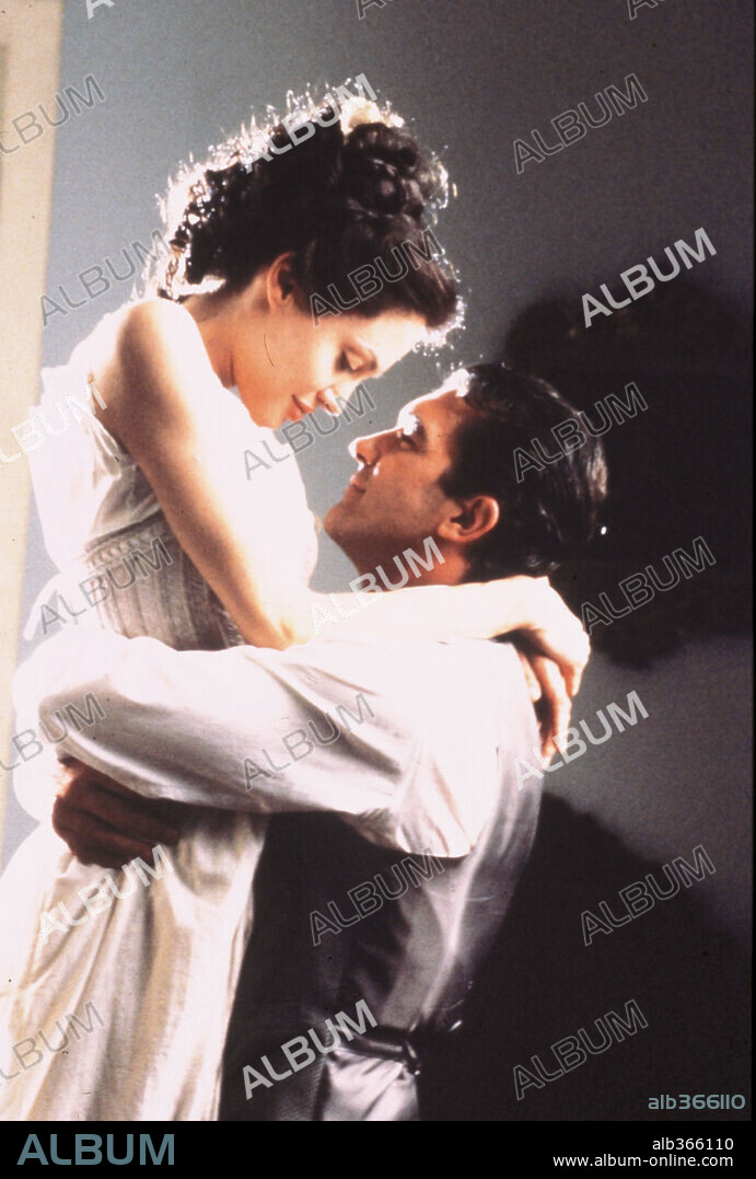 ANGELINA JOLIE y ANTONIO BANDERAS en PECADO ORIGINAL, 2001 (ORIGINAL SIN), dirigida por MICHAEL CRISTOFER. Copyright M.G.M / GROBET, LOURDES.
