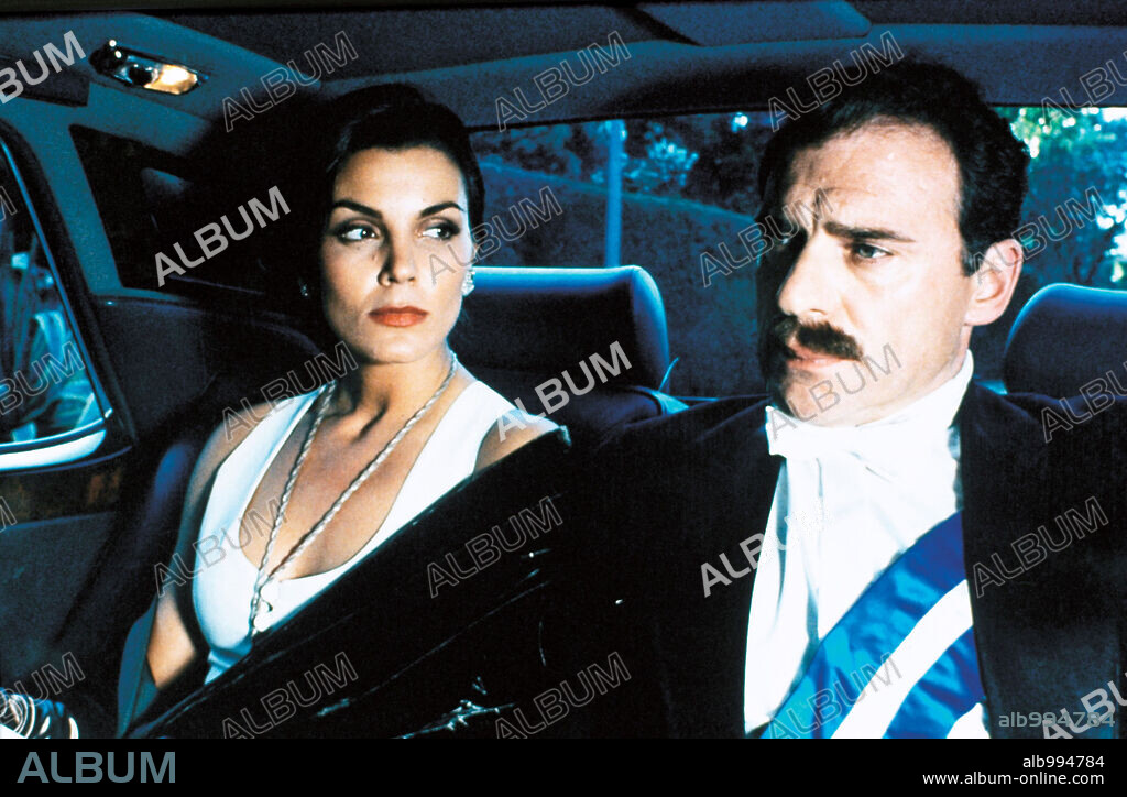 MAR FLORES y SERGI MATEU en RESULTADO FINAL, 1998, dirigida por JUAN ANTONIO BARDEM. Copyright PARAMOUNT PICTURES.