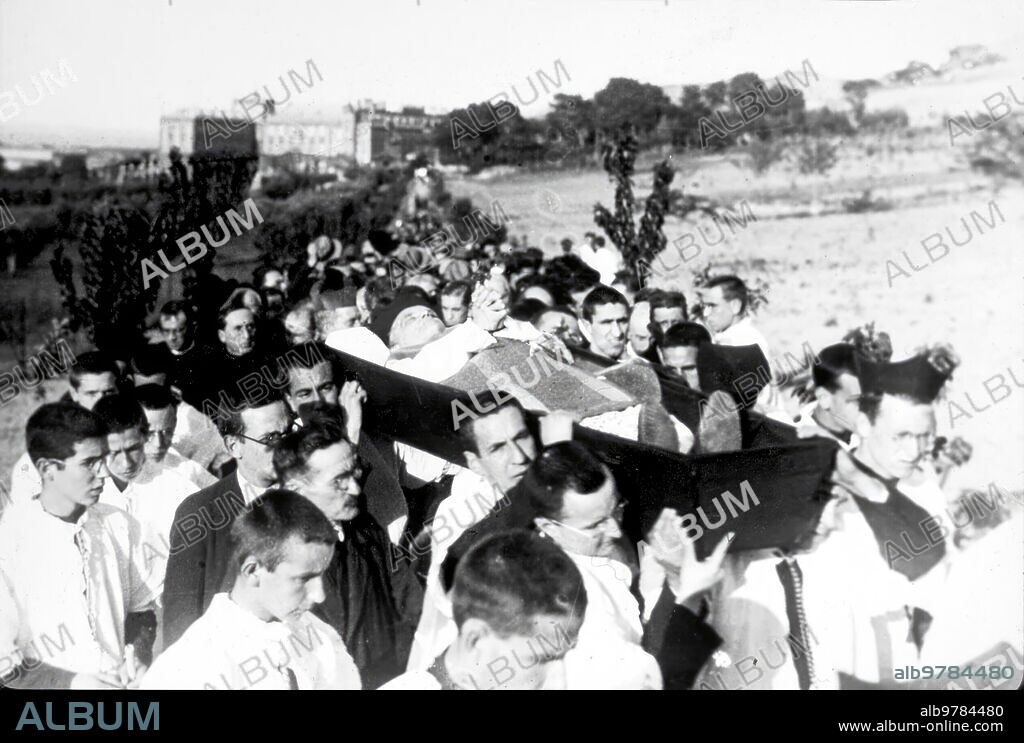 Miles de Personas Acudieron A despedir A José María Rubio, fallecido en Aranjuez el 2 de mayo de 1929.