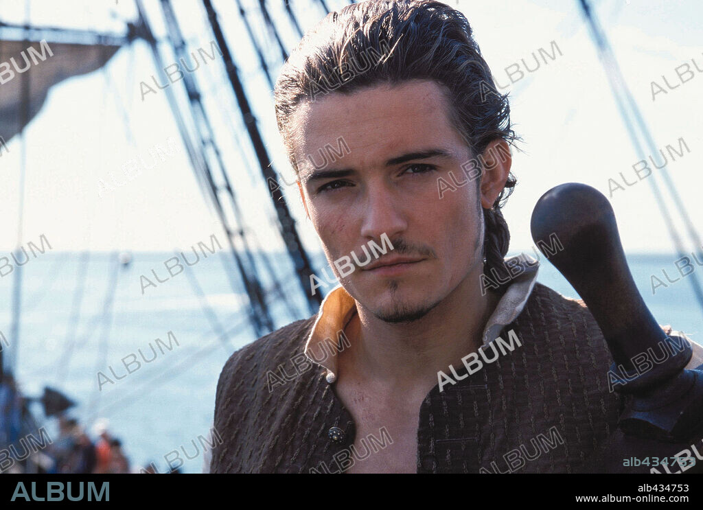 ORLANDO BLOOM in PIRATES OF THE CARIBBEAN: THE CURSE OF THE BLACK PEARL, 2003, directed by GORE VERBINSKI. Copyright TOUCHSTONE PICTURES.
