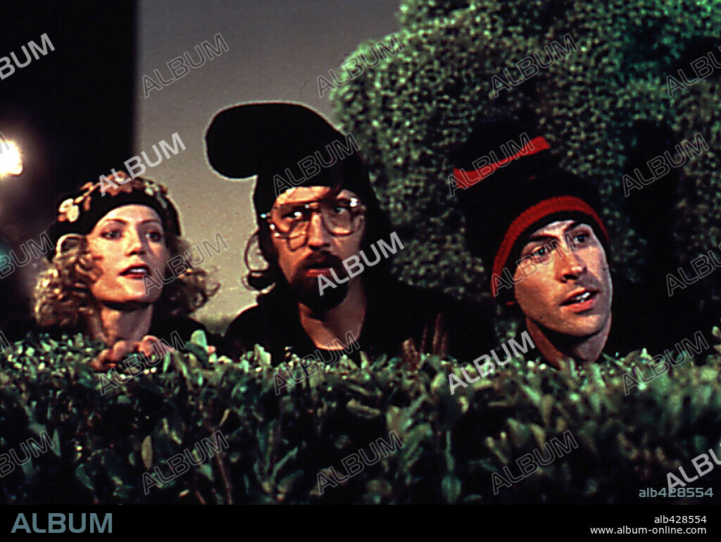JASON LEE, LESLIE MANN and TOM GREEN in STEALING HARVARD, 2002. Copyright REVOLUTION STUDIOS/IMAGINE ENTERTAIMENT.
