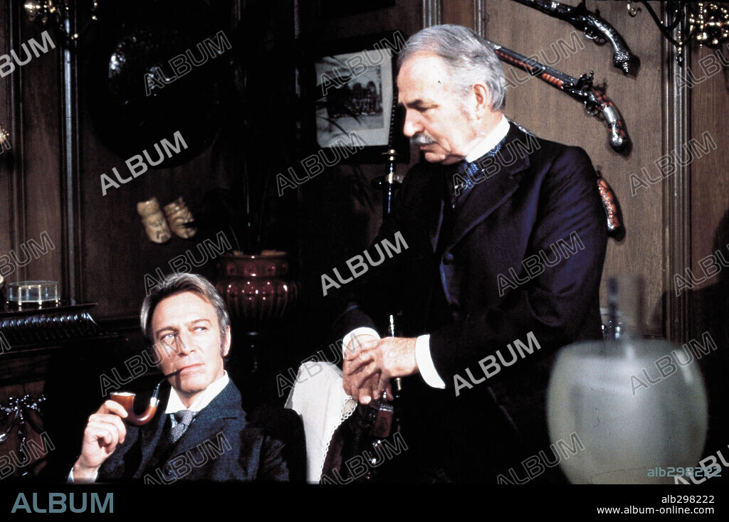CHRISTOPHER PLUMMER and JAMES MASON in MURDER BY DECREE, 1979, directed by BOB CLARK. Copyright AVCO EMBASSY.