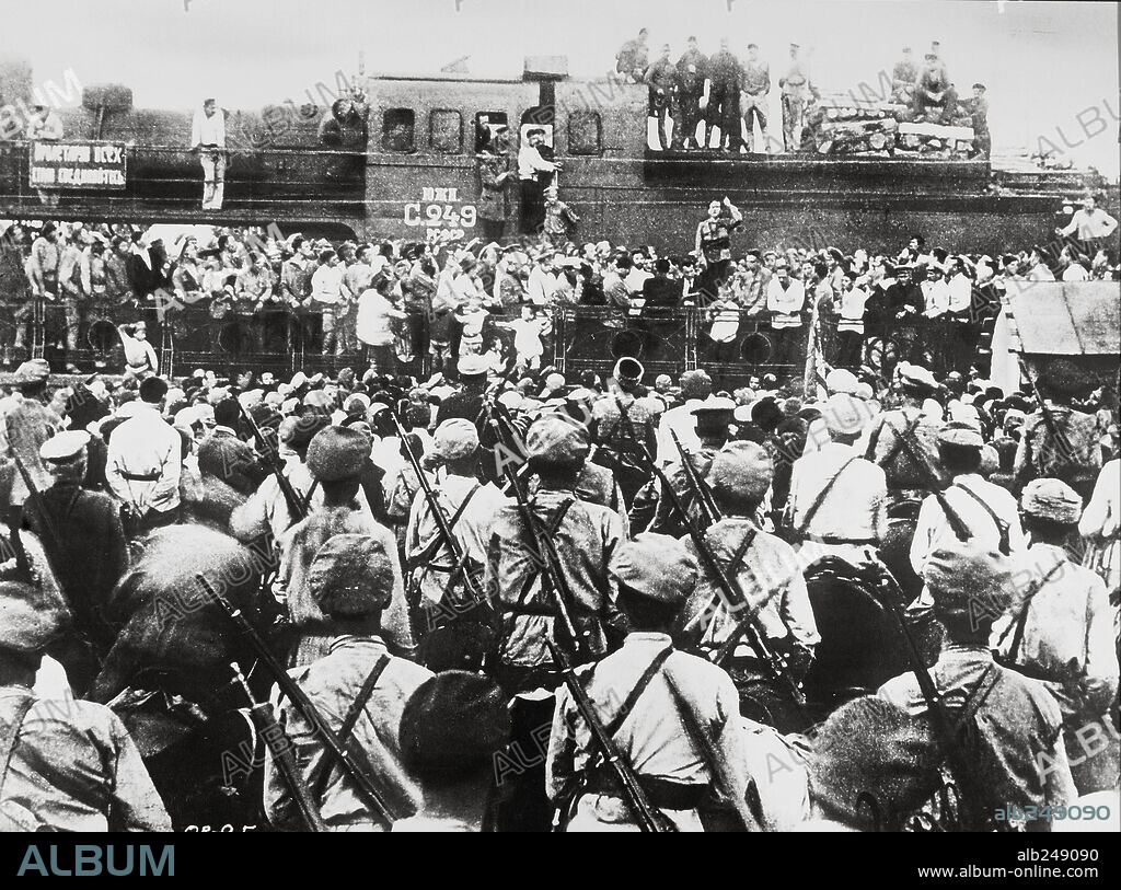 OCTOBER REVOLUTION, 1967 (REVOLUTION D'OCTOBRE), directed by FREDERIC ROSSIF. Copyright TELE HACHETE.