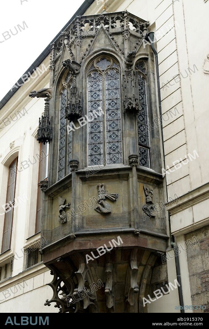 REPUBLICA CHECA. PRAGA (PRAHA). Restos góticos de la Universidad Carolina, la más antigua de Centro Europa. Bombardeada por las tropas nazis, se reconstruyó el edificio.