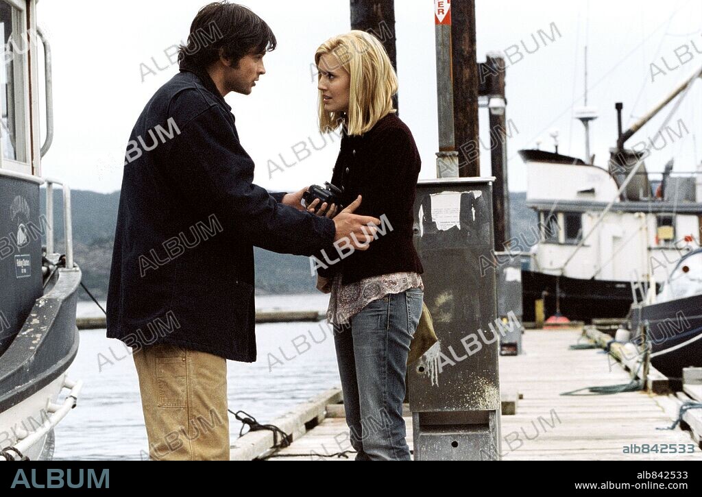 MAGGIE GRACE y TOM WELLING en TERROR EN LA NIEBLA, 2005 (THE FOG), dirigida por RUPERT WAINWRIGHT. Copyright COLUMBIA PICTURES / McEWAN, ROB.