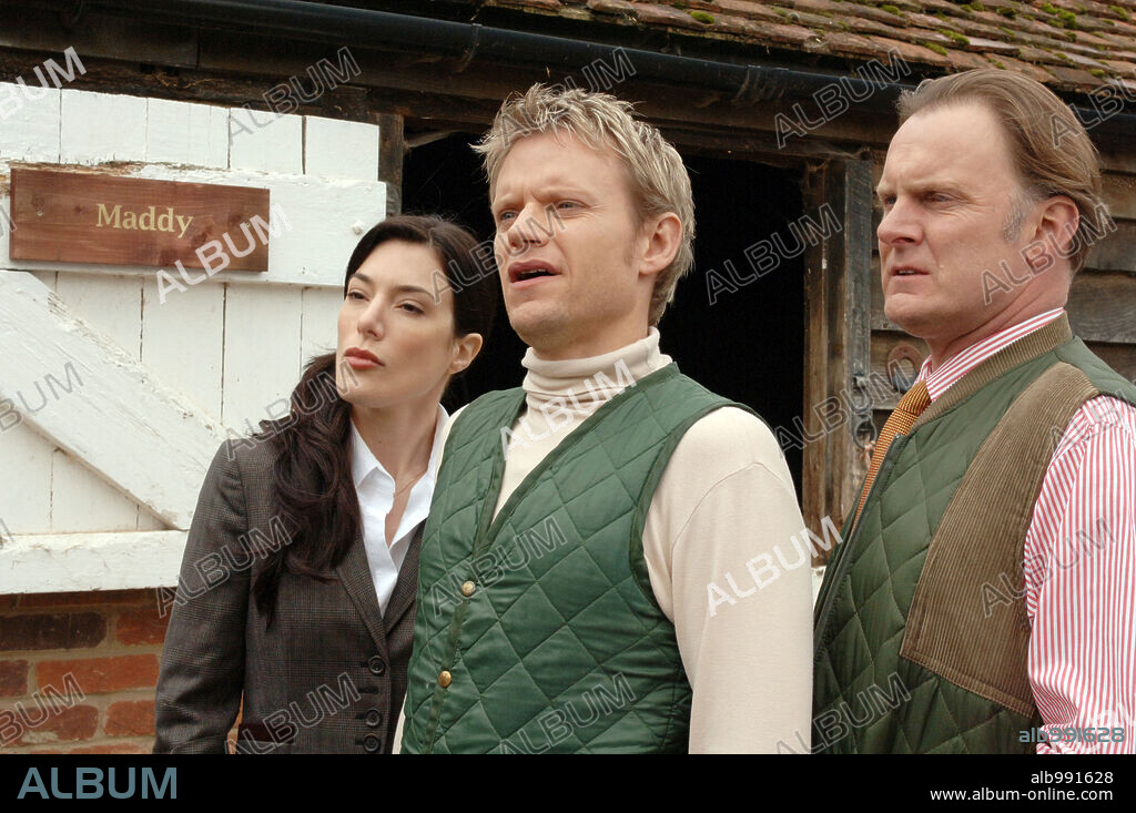 JAIME MURRAY, MARC WARREN y ROBERT GLENISTER en HUSTLE-TV, 2004, dirigida por ROBERT BAILEY. Copyright AMERICAN MOVIE CLASSICS (AMC)/BRITISH BROADCASTING CORPORATI.