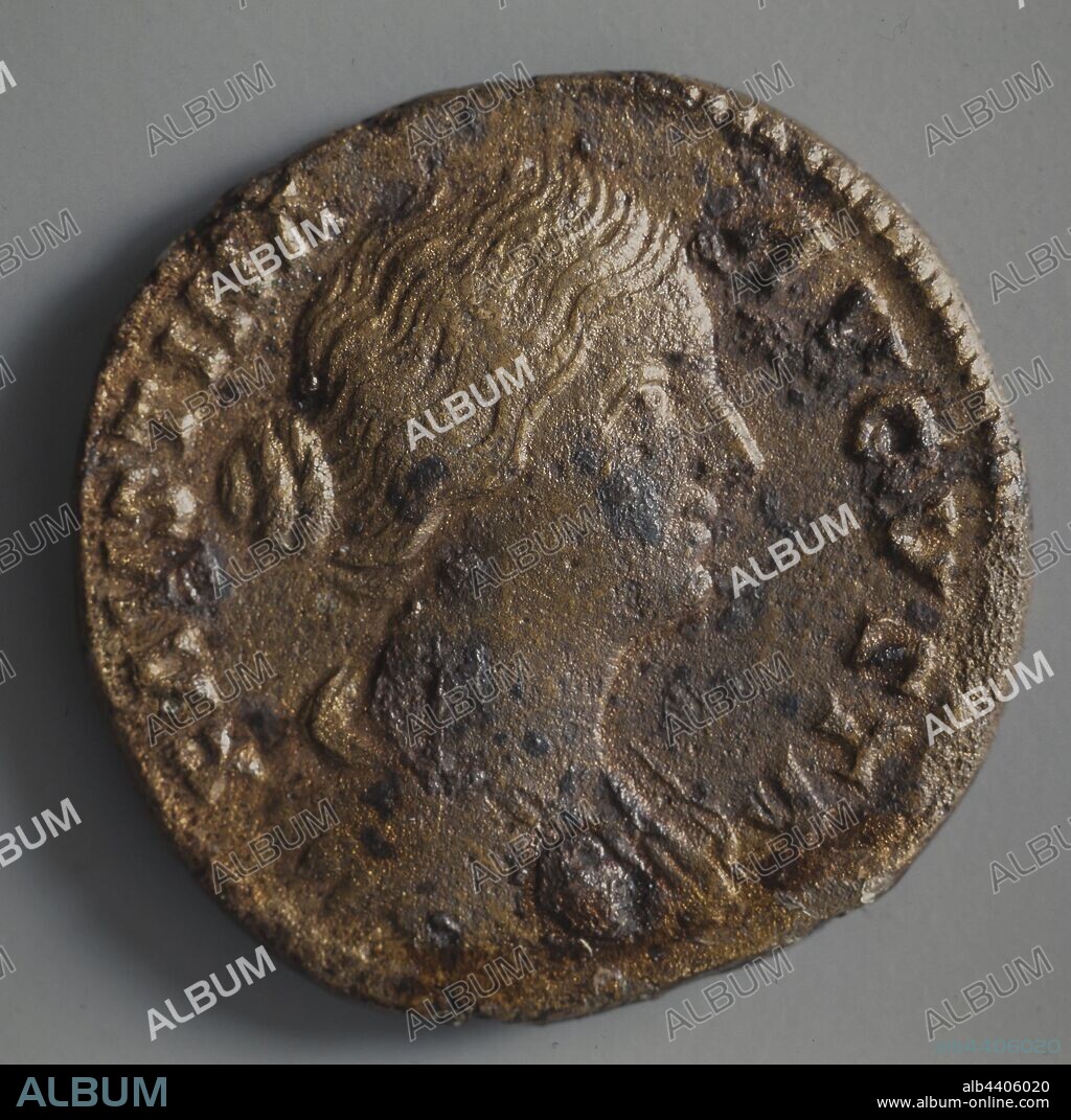 Moneda romana con la efigie de Faustina, siglo IV, procedente de la ciudad romana de Iluro.