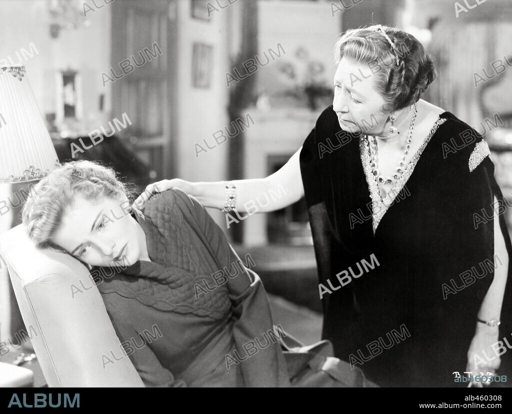 DAME MAY WHITTY and JOAN FONTAINE in SUSPICION, 1941, directed by ALFRED HITCHCOCK. Copyright RKO.