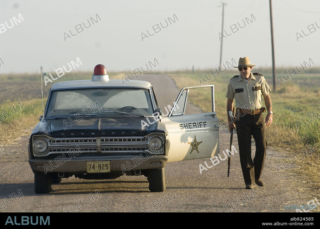R. LEE ERMEY in TEXAS CHAINSAW MASSACRE, THE: THE BEGINNING, 2006, unter der Regie von JONATHAN LIEBESMAN. Copyright NEW LINE CINEMA / REDIN, VAN.