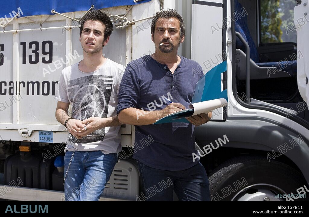 ALEX MONNER and EDUARD FERNANDEZ in MARSELLA, 2013, directed by BELEN MACÍAS. Copyright MESSIDOR FILMS/NEON PRODUCTIONS/TORNASOL FILMS / VERGNE, JULIO.