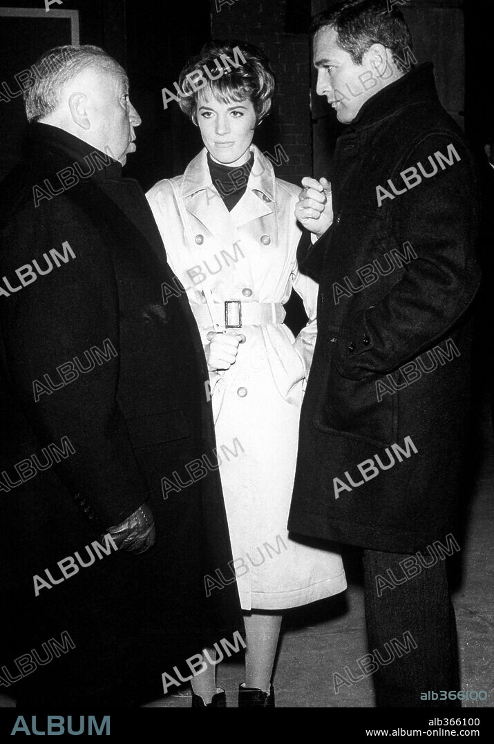 ALFRED HITCHCOCK, JULIE ANDREWS y PAUL NEWMAN en CORTINA RASGADA, 1966 (TORN CURTAIN), dirigida por ALFRED HITCHCOCK. Copyright UNIVERSAL PICTURES.