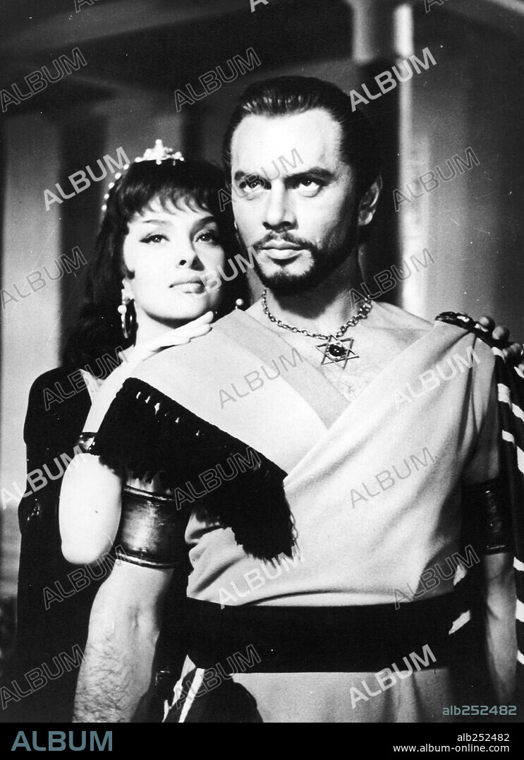 GINA LOLLOBRIGIDA and YUL BRYNNER in SOLOMON AND SHEBA, 1959, directed by KING VIDOR. Copyright UNITED ARTISTS.