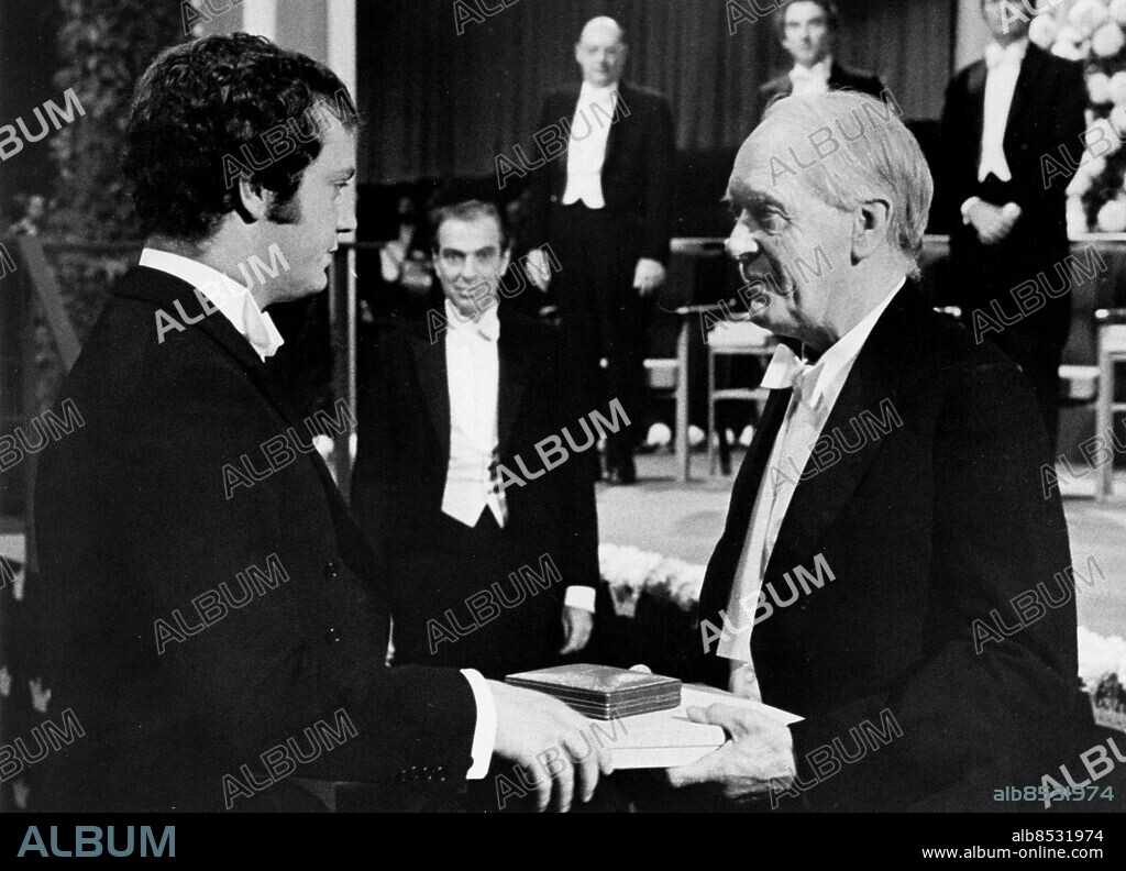 File Sweden Nobel 1972 - John Hicks, Great Britain receives the prize in Economics during the Nobel Award distribution in the S:t Eriks fair. The award was handed over by Crown-prince Carl Gustaf. Hicks shared the prize with Kennth Arrow, USA. Foto: Jan Collsiöö.