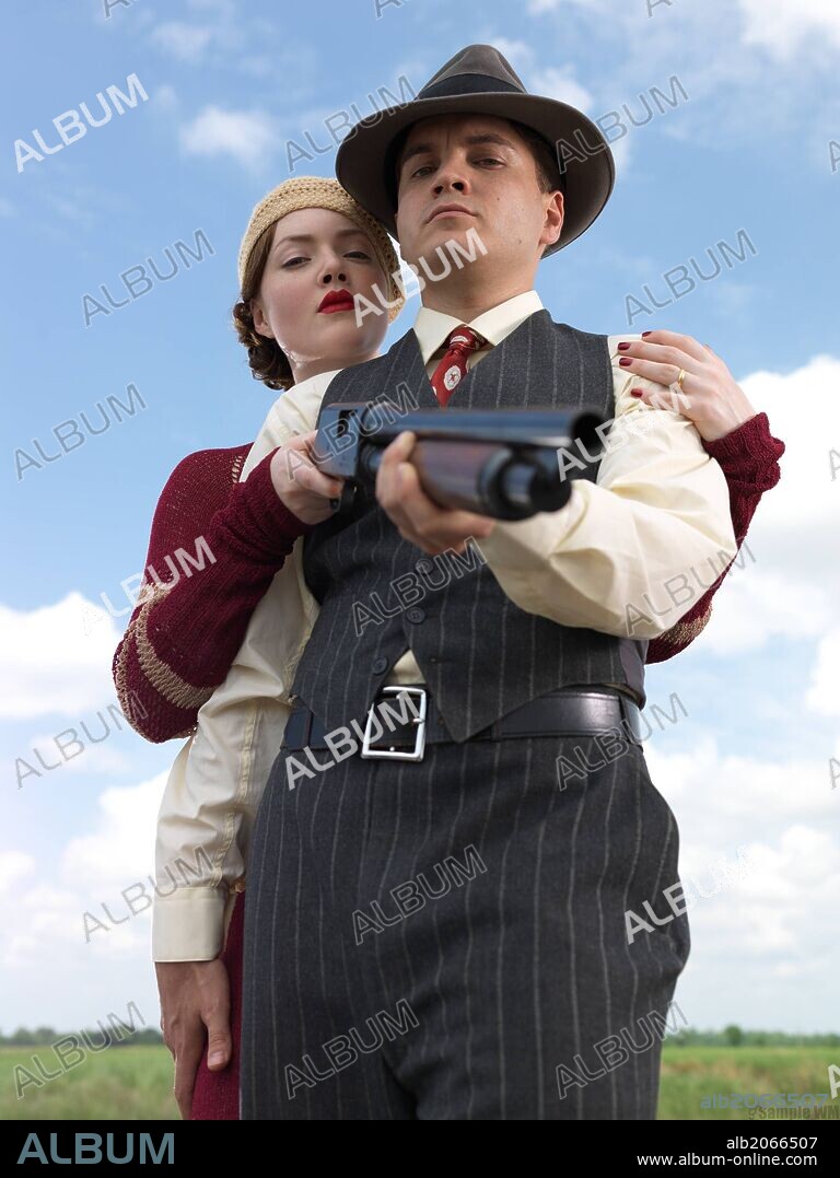 EMILE HIRSCH and HOLLIDAY GRAINGER in BONNIE AND CLYDE, 2013, directed by BRUCE BERESFORD. Copyright Sony Pictures Television.