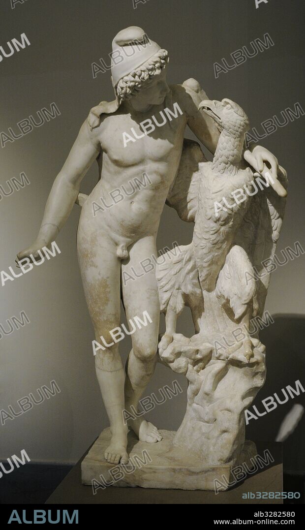 Gamínedes con águila. Copia de la segunda mitad del siglo II d. C. de un modelo tardo-Helénico derivado del repertorio figurativo griego del siglo IV a. C. Museo Arqueológico Nacional. Nápoles. Italia.