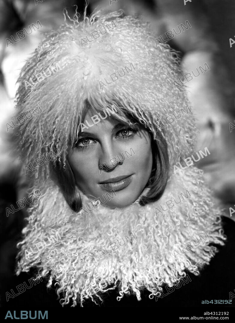 JULIE CHRISTIE en BILLY, EL EMBUSTERO, 1963 (BILLY LIAR), dirigida por JOHN SCHLESINGER. Copyright ANGLO AMALGAMATED.
