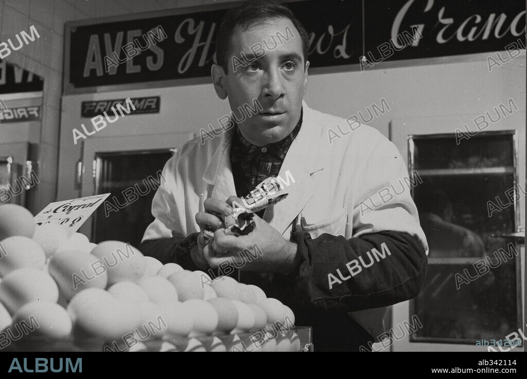 ALFREDO LANDA en LA CIUDAD NO ES PARA MI, 1966, dirigida por PEDRO LAZAGA. Copyright PEDRO COSTA, P.C.