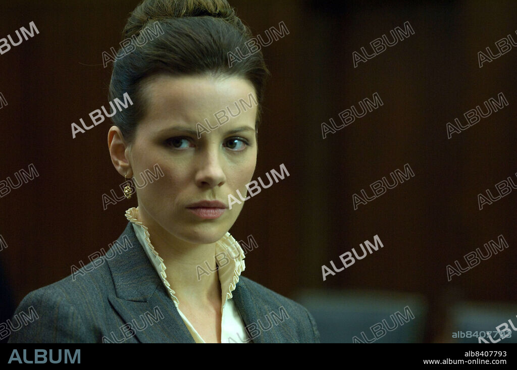 KATE BECKINSALE in NOTHING BUT THE TRUTH, 2008, directed by ROD LURIE. Copyright Yari Film Group (YFG).