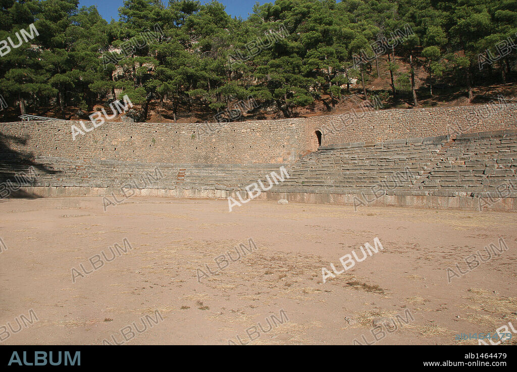 ARTE GRIEGO. SANTUARIO DE DELFOS, famoso por sus oráculos. Vista del ESTADIO, iniciado en el s. V a. C. Región de la Grecia Central. Provincia Focide. Grecia.