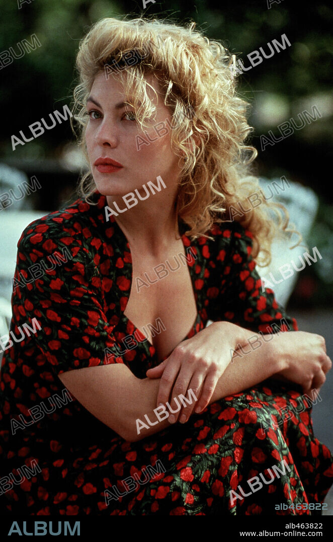 DEBORAH KARA UNGER in WHISPERS IN THE DARK, 1992, unter der Regie von CHRISTOPHER CROWE. Copyright PARAMOUNT PICTURES.