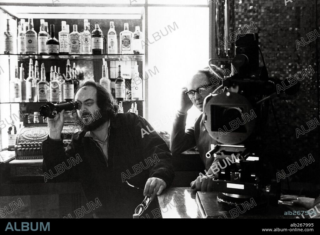 STANLEY KUBRICK en EL RESPLANDOR, 1980 (THE SHINING), dirigida por STANLEY KUBRICK. Copyright WARNER BROTHERS.
