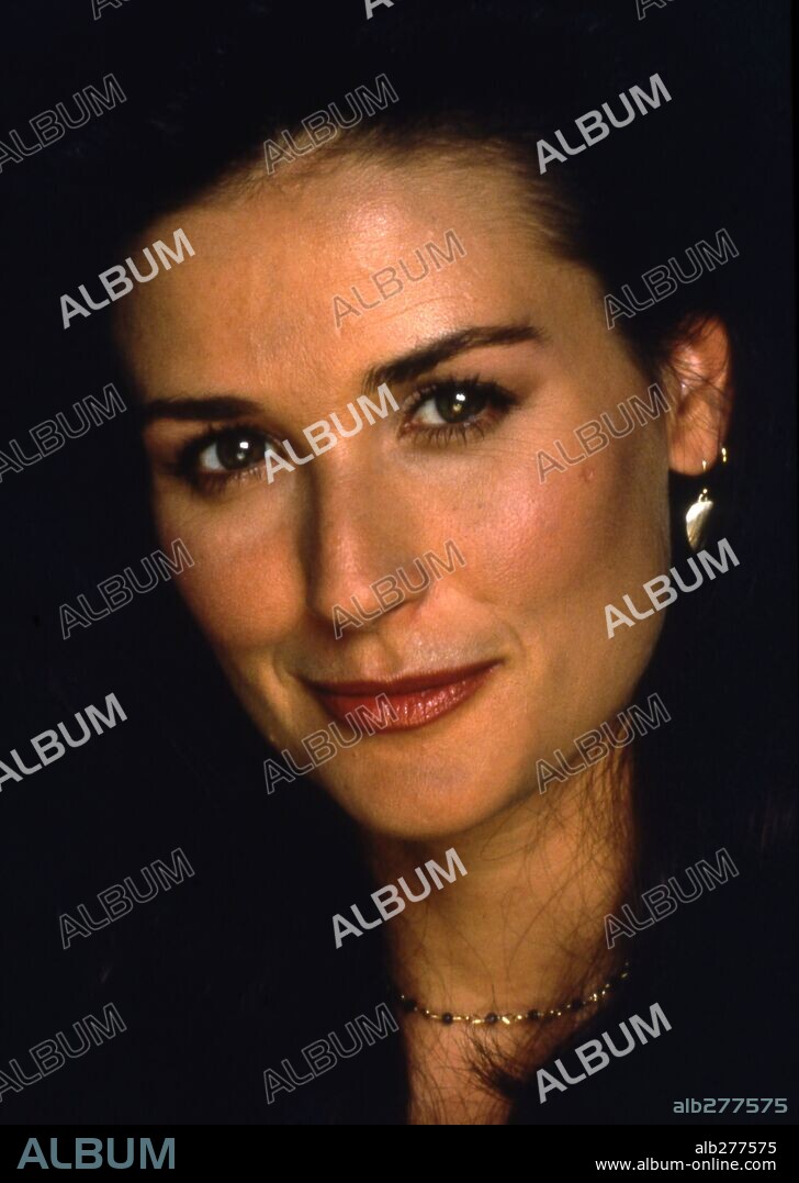 DEMI MOORE in DISCLOSURE, 1994, directed by BARRY LEVINSON. Copyright WARNER BROTHERS.