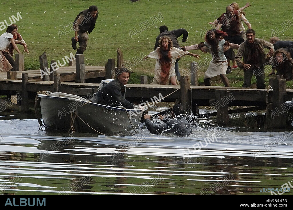 ROBERT CARLYLE in 28 WEEKS LATER, 2007, directed by JUAN CARLOS FRESNADILLO. Copyright FOX ATOMIC/DNA FILMS/UK FILM COUNCIL/ FIGMENT FILMS/SOCIEDAD.