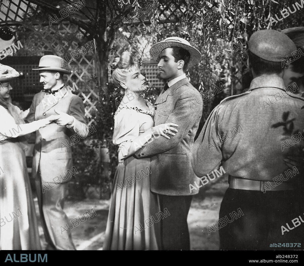 SIMONE SIGNORET dans CASQUE D'OR, 1952, réalisé par JACQUES BECKER. Copyright SPEVA FILMS/PARIS FILM.