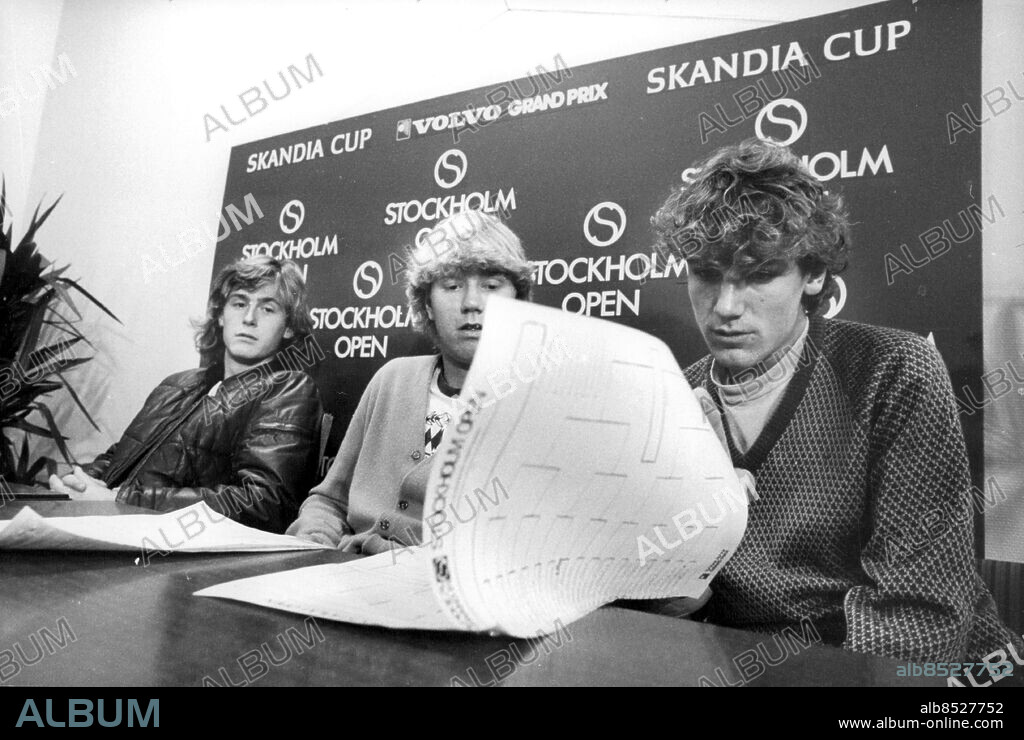 Stockholm 1981-10-31. Tennisspelarna Stefan Simonsson, Joakim Nyström och Mats Wilander inför Stockholm Open. Foto: Kent Östlund / SvD / TT / kod 12014.