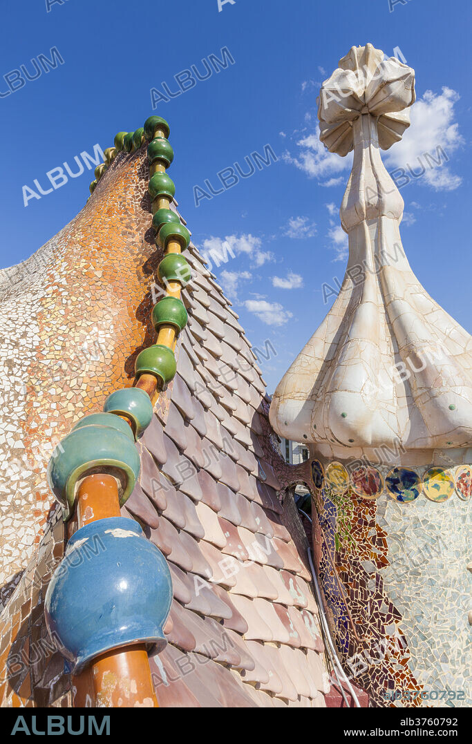 Dragon back roof of Casa Batllo, modernist building by Antoni Gaudi, UNESCO World Heritage Site, Passeig de Gracia, Barcelona, Catalonia (Catalunya), Spain, Europe.