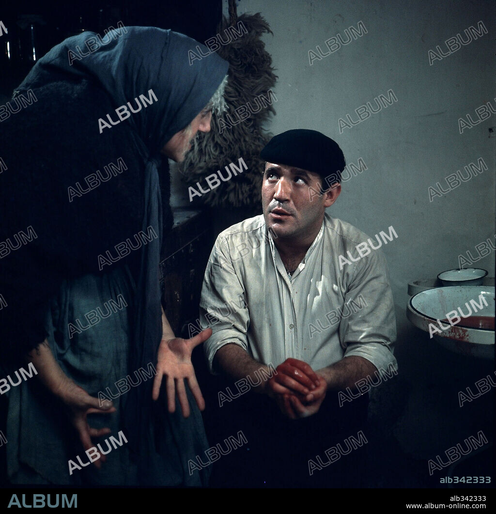FRANCISCO ALGORA en BRUJA, MAS QUE BRUJA, 1977, dirigida por FERNANDO FERNAN GOMEZ. Copyright LARO FILMS.