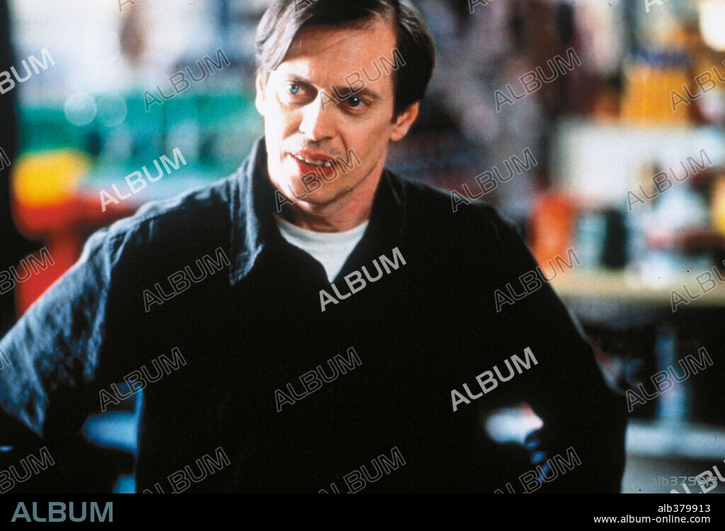 STEVE BUSCEMI in GHOST WORLD, 2001, unter der Regie von TERRY ZWIGOFF. Copyright UNITED ARITSTS.