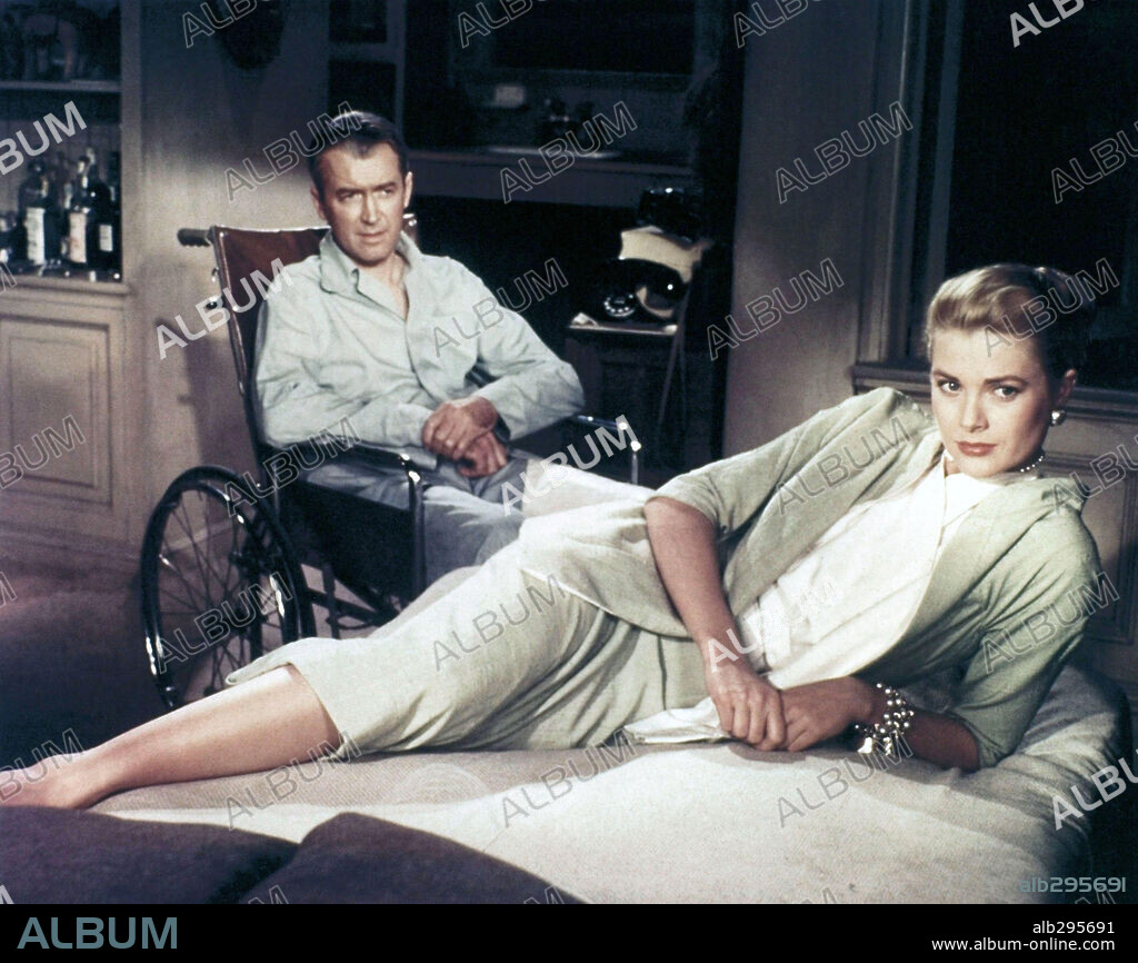 GRACE KELLY y JAMES STEWART en LA VENTANA INDISCRETA, 1954 (REAR WINDOW), dirigida por ALFRED HITCHCOCK. Copyright PARAMOUNT PICTURES.