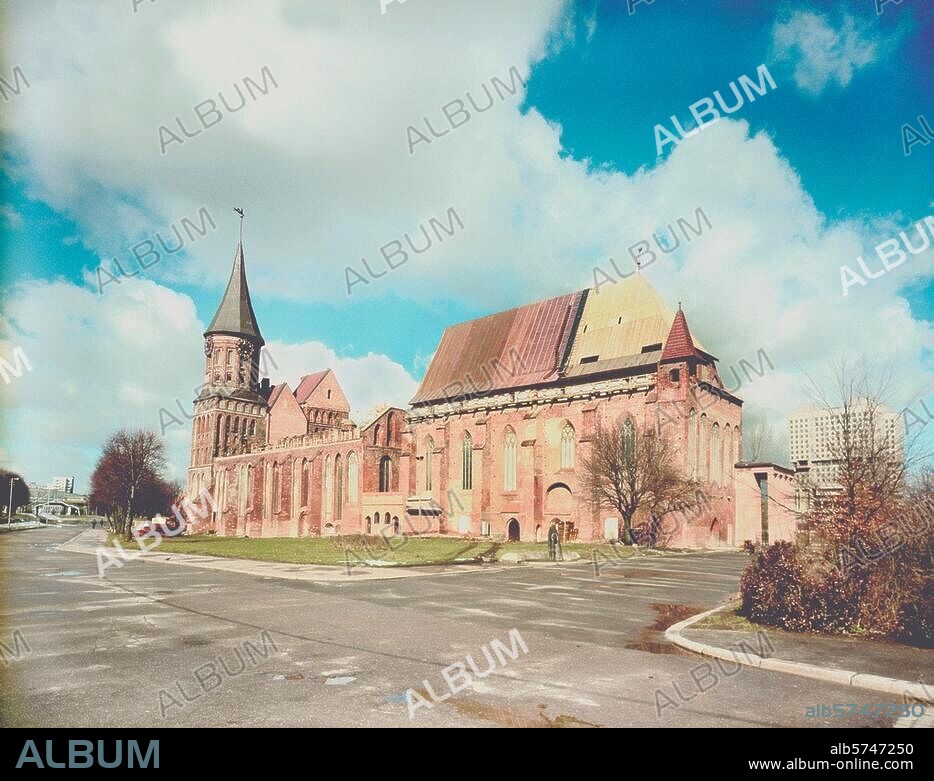 Königsberg - Kaliningrad (Ostpreußen), Dom. (erbaut 1325-1572; 1944 ausgebrannt; Wiederaufbau seit 1990). Gesamtansicht von Nordosten. Foto, undat.