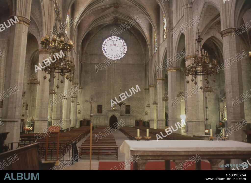 INTERIOR DE LA BASILICA DE SANTA MARIA DE LA SEO DE MANRESA - SIGLO XIV/XV - GOTICO CATALAN.
