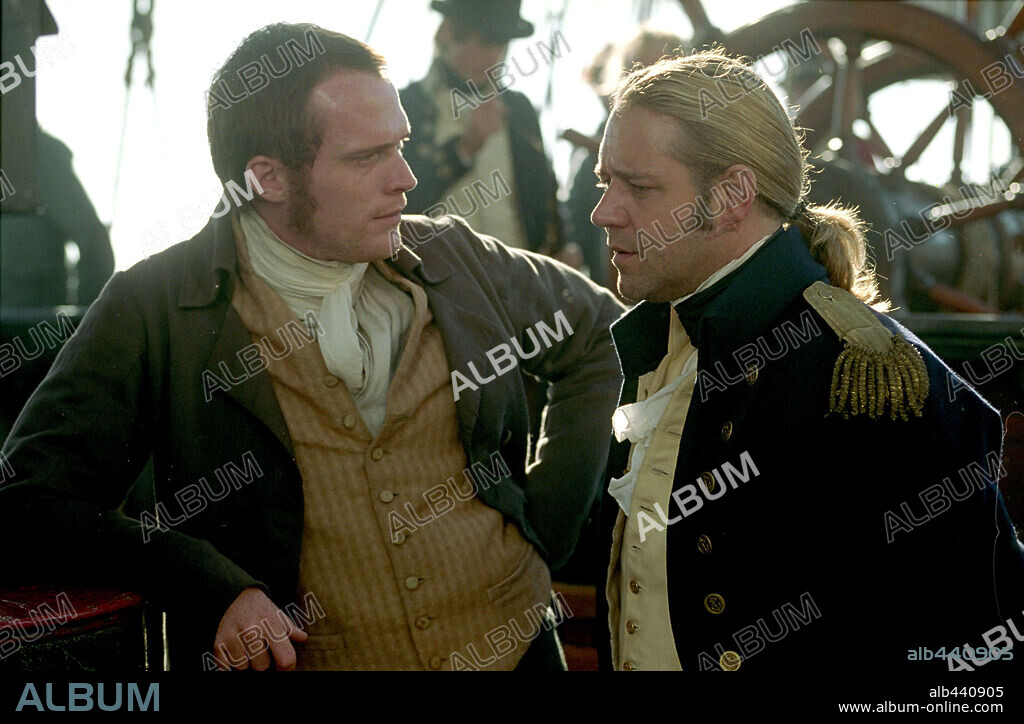 PAUL BETTANY und RUSSELL CROWE in MASTER AND COMMANDER: THE FAR SIDE OF THE WORLD, 2003, unter der Regie von PETER WEIR. Copyright 20TH CENTURY FOX/MIRAMAX/UNIVERSAL/SAMUEL GOLDWYN FILMS / VAUGHAN, STEPHEN.
