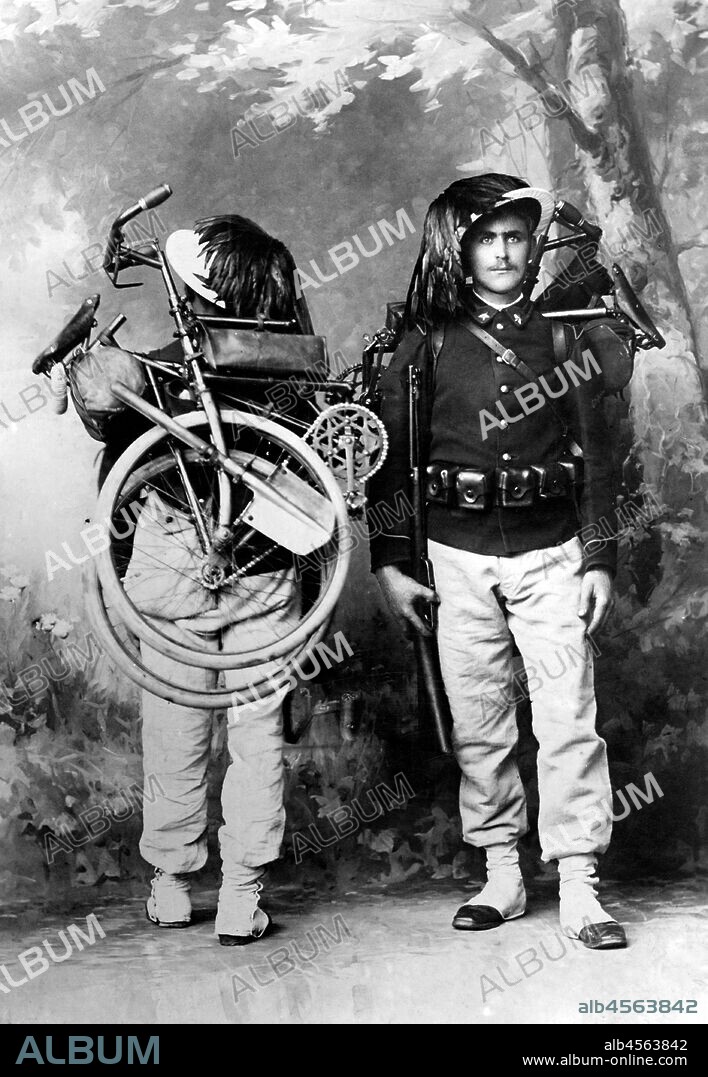Bersaglieri with folding bicycles. 1910.
