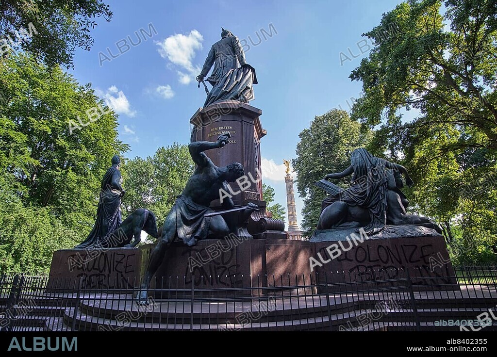 Germany, Berlin, 18. 07. 2020, Otto von Bismarck monument smeared with paint, lettering "Decolonize Berlin" (decolonise Berlin), alliance "Decolonize Berlin e. V, Großer Stern, Victory Column, Europe.