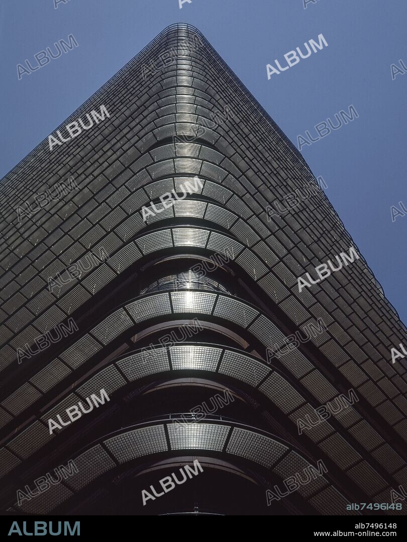 SAENZ DE OIZA FRANCISCO JAVIER. EDIFICIO BANCO BILBAO EN AZCA  ARISTA.